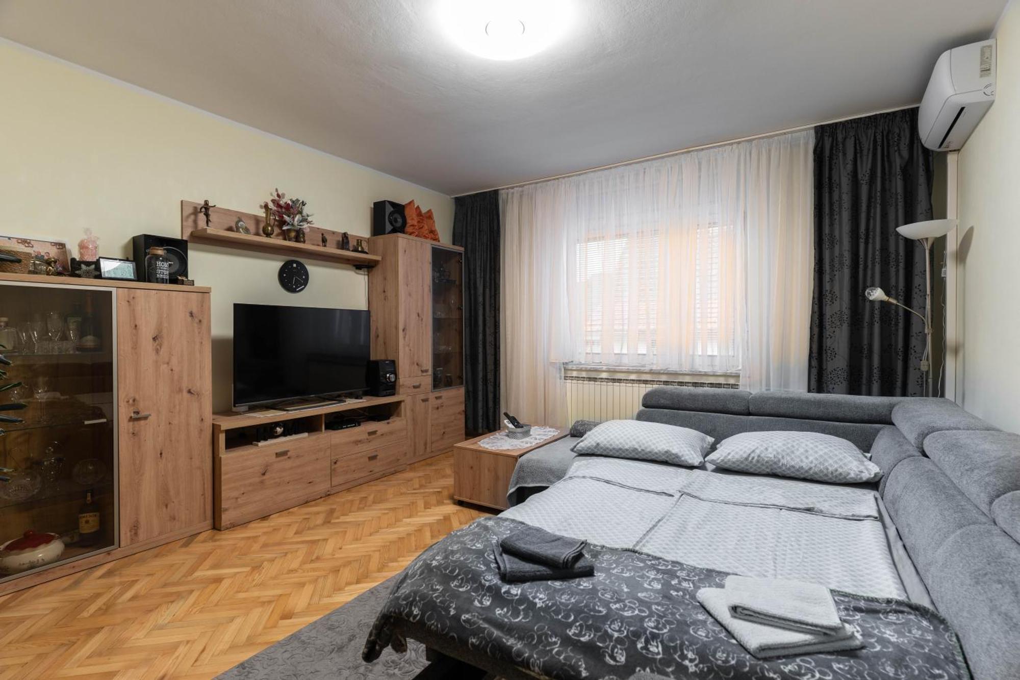 Cosy House - Home Base Марібор Екстер'єр фото